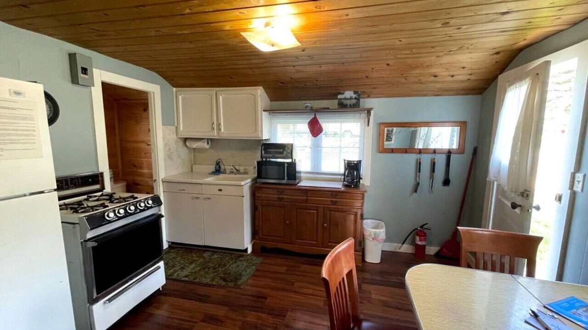 Grawn House | Brookside Cottages and Resort Northwood Cottage