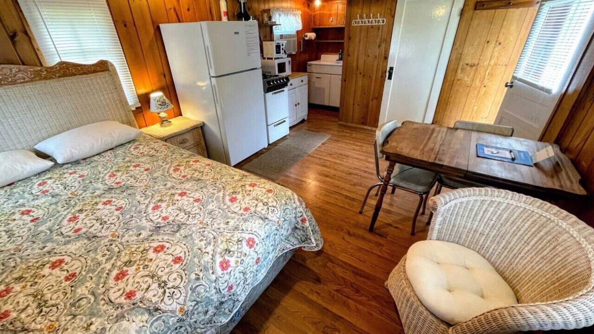 Grawn House | Brookside Cottages and Resorts DuckIn Cottage