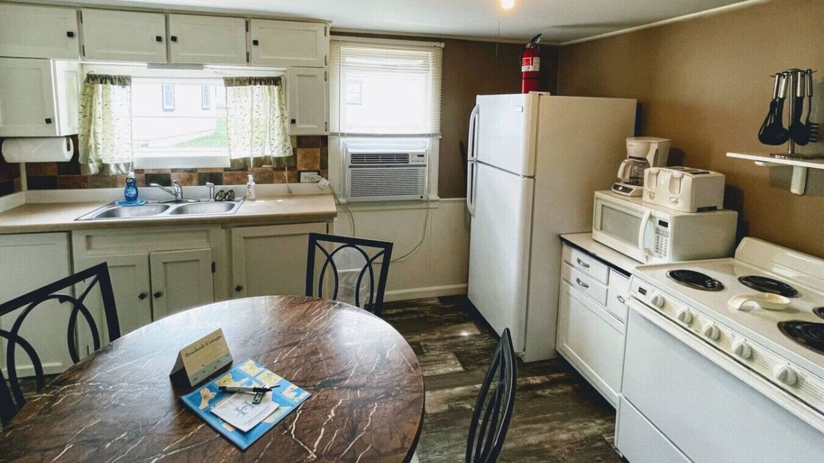 Grawn House | Brookside Cottages and Resort Dandy Cottage
