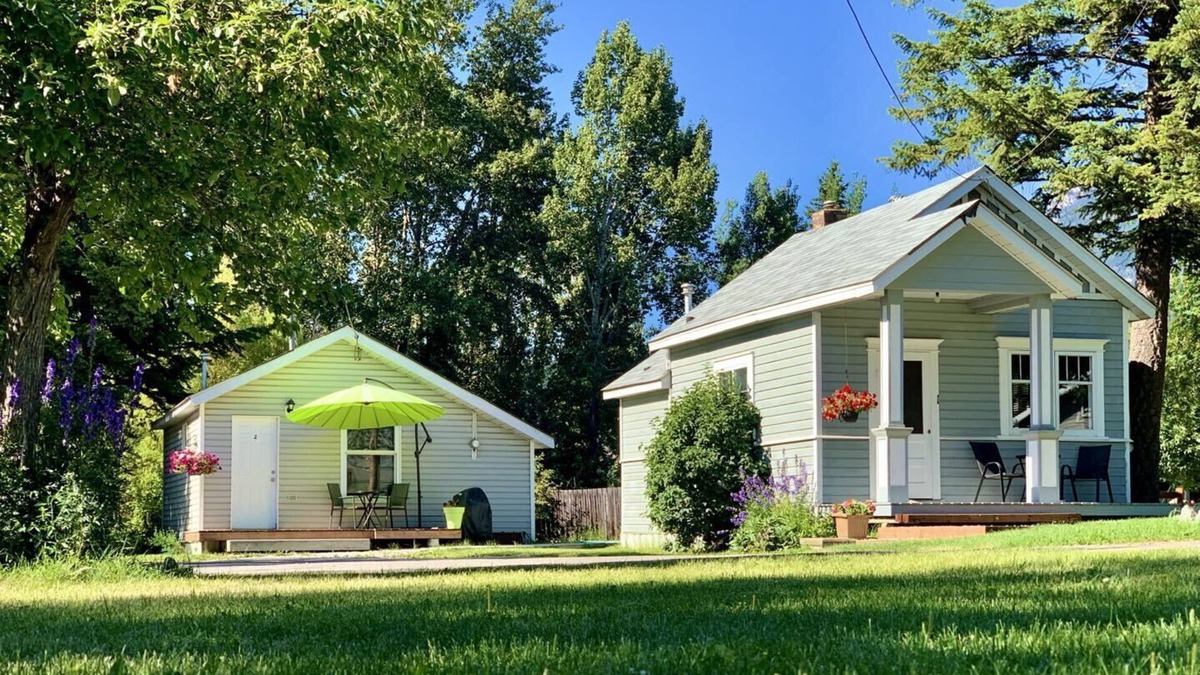 Golden Cabin | Brookside Motel Cabin # 2