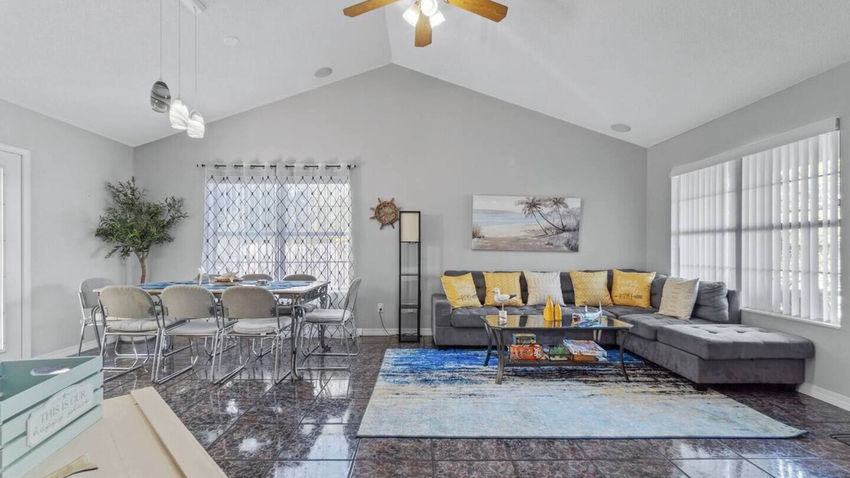 Gulf Breeze House | Brookwood Getaway: King | Pets | Firepit | Arcade