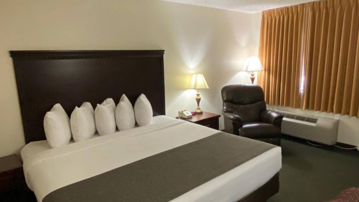 Branson Hotel | Brookwood Inn