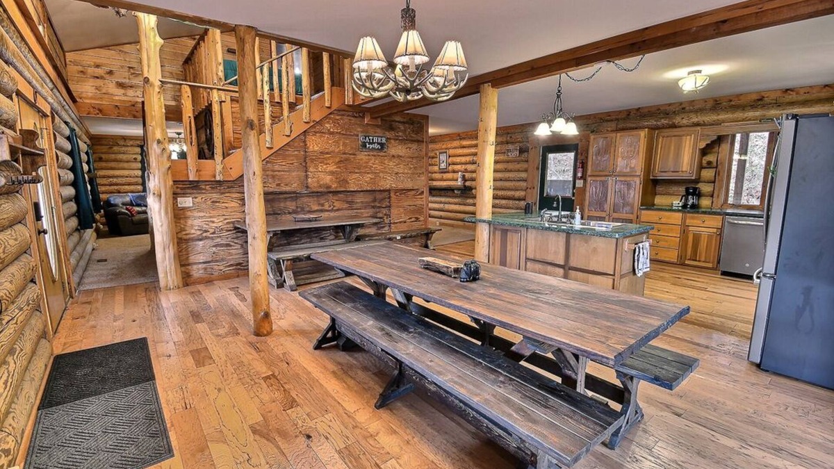 Bedford Cabin | Broomsage Cabin - Enjoy the peace of nature