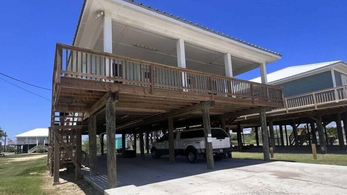 Grand Isle House | Broussard's Duplex B: Cozy 2BR getaway across from the beach in Grand Isle, LA.