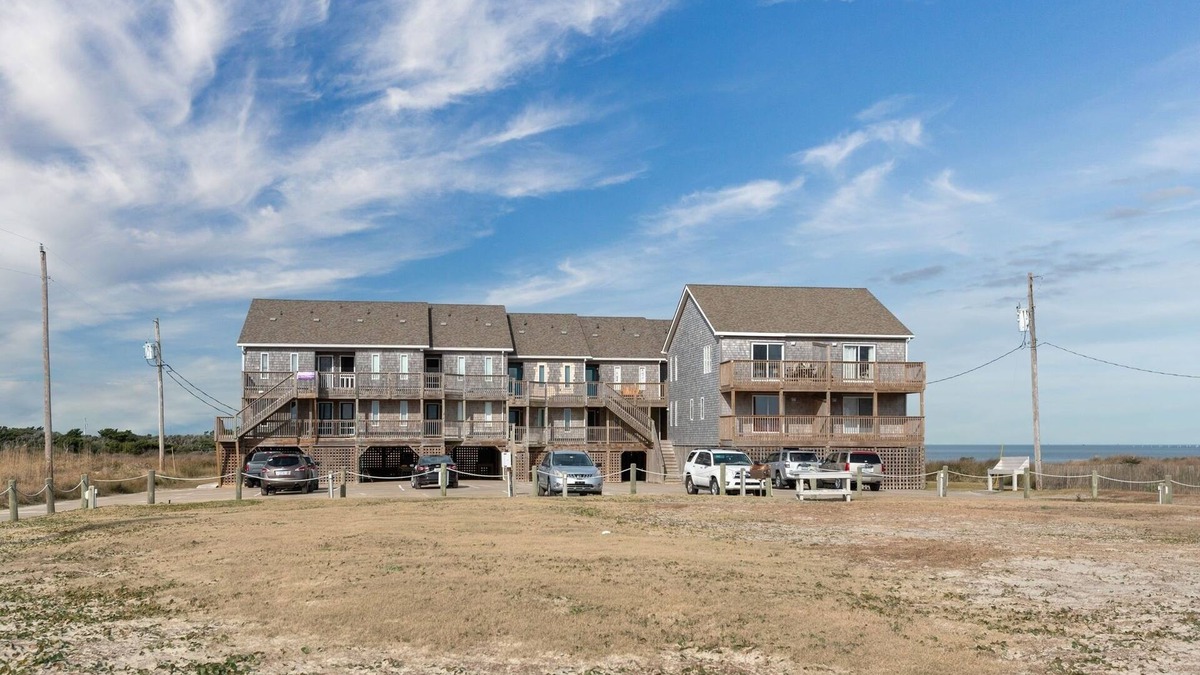 Hatteras Condo | Brown Dog by the Sound Soundfront and Oceanview Retreat