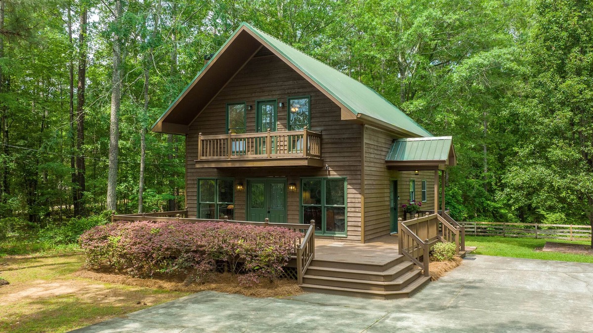 Lake Oconee Cabin | brown dog cabin at lake oconee