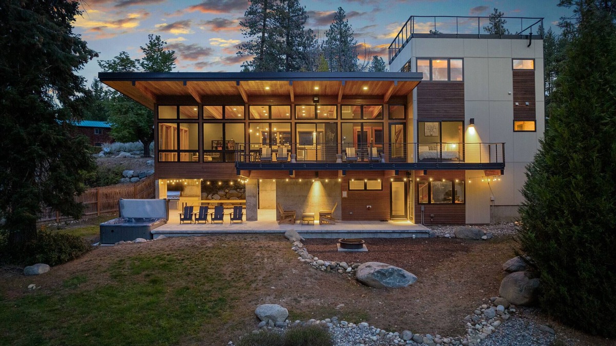Leavenworth House | Brucke Zum River Haus A Modern Riverfront Retreat