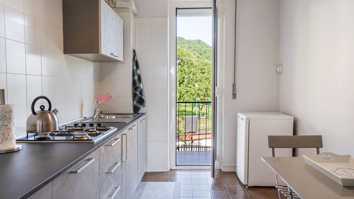 Carcioni Apartment | Bruna's Apartment with Lake View, Garden, Terrace & Wi-Fi