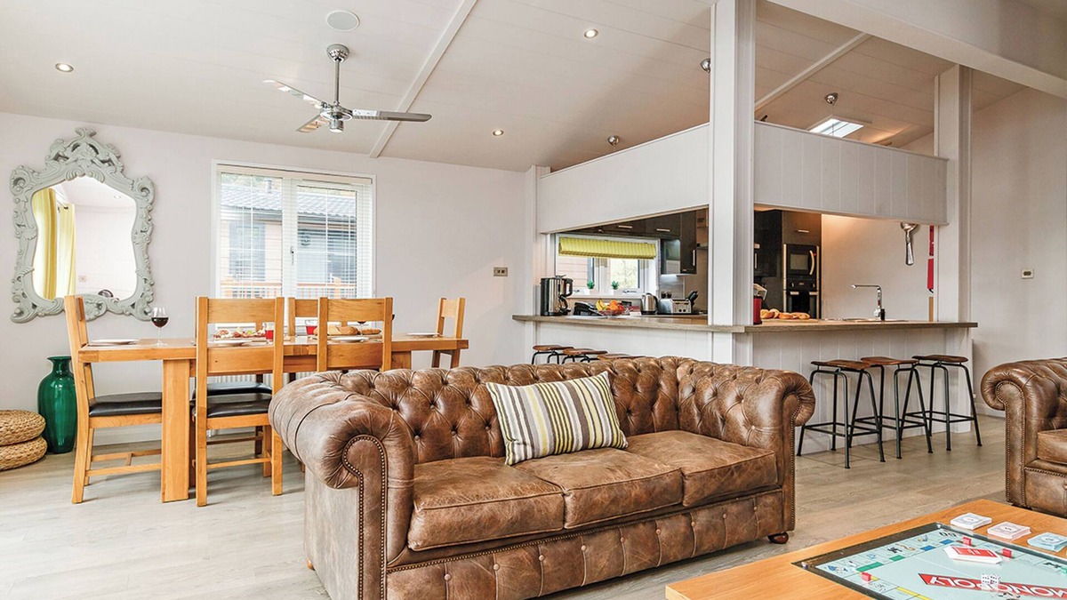 Cheddar Ski Chalet | Brunel Premier Elegance Lodge 3