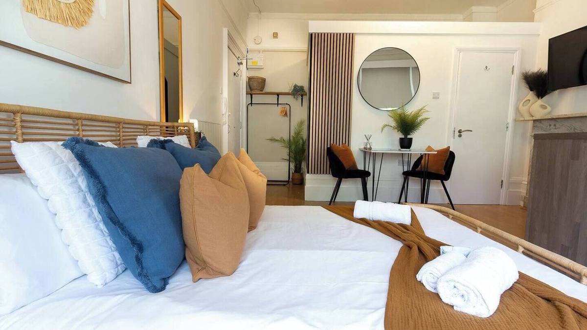 Brighton City Centre Apartment | ⭐ Brunswick Brighton REGENCY STUDIO BY THE SEA⭐