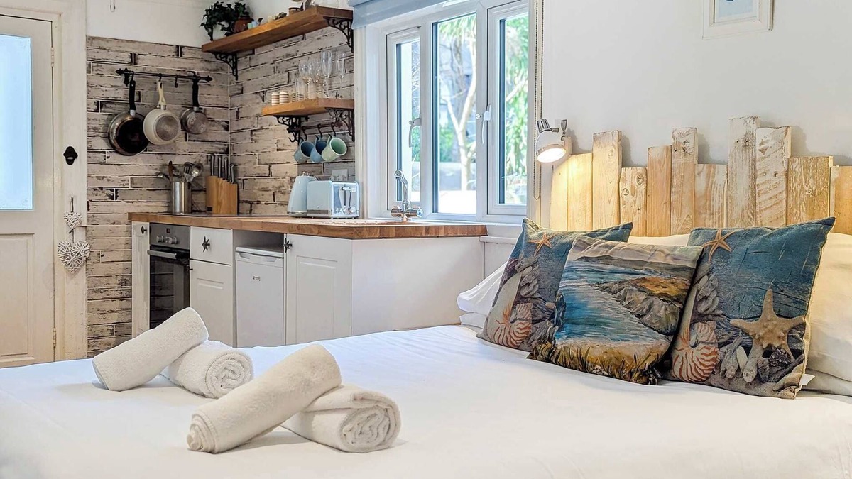 Hove Apartment | Brunswick Garden Studio | by Brighton Holiday Lets