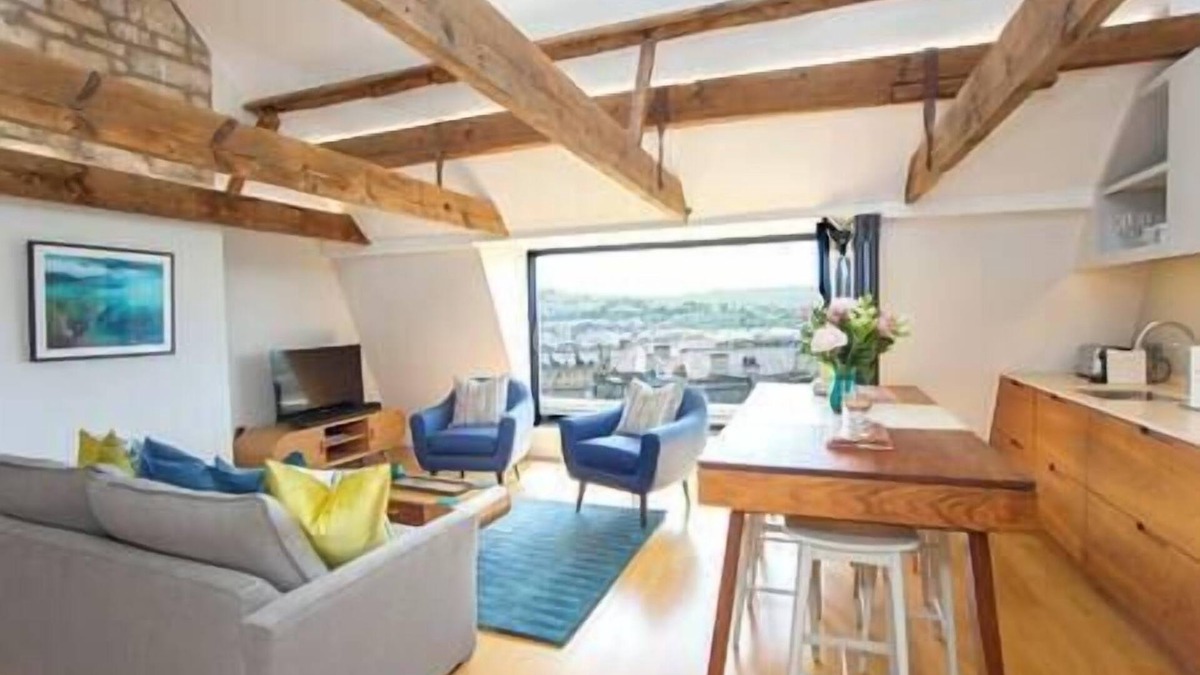 Upper Town Apartment | Brunswick Penthouse Flat