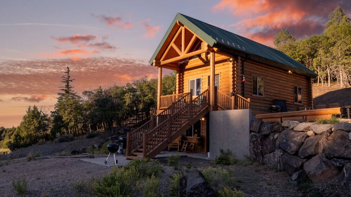 Alton Cabin | Bryce and Zion middle point with Cowboy Hot tub
