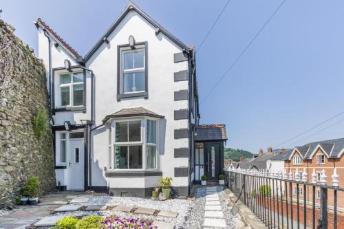 Llangollen House | Bryn Aber - Llangollen View Retreat