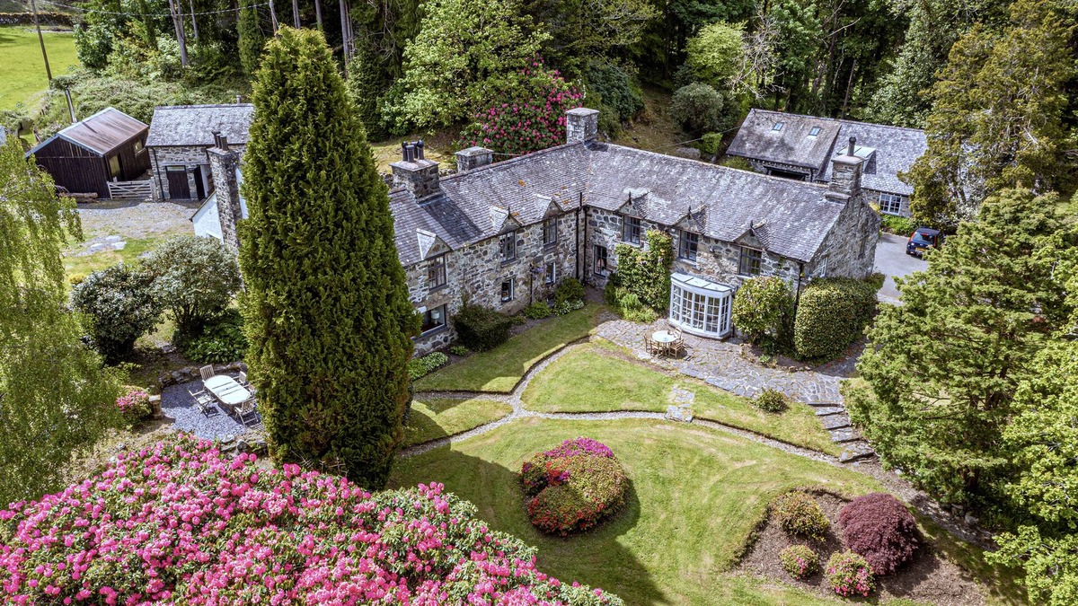 Dolgellau Other | Bryn Adda - Dolgellau, Snowdonia - Mountains, Beach, Sauna, Fire Pit!
