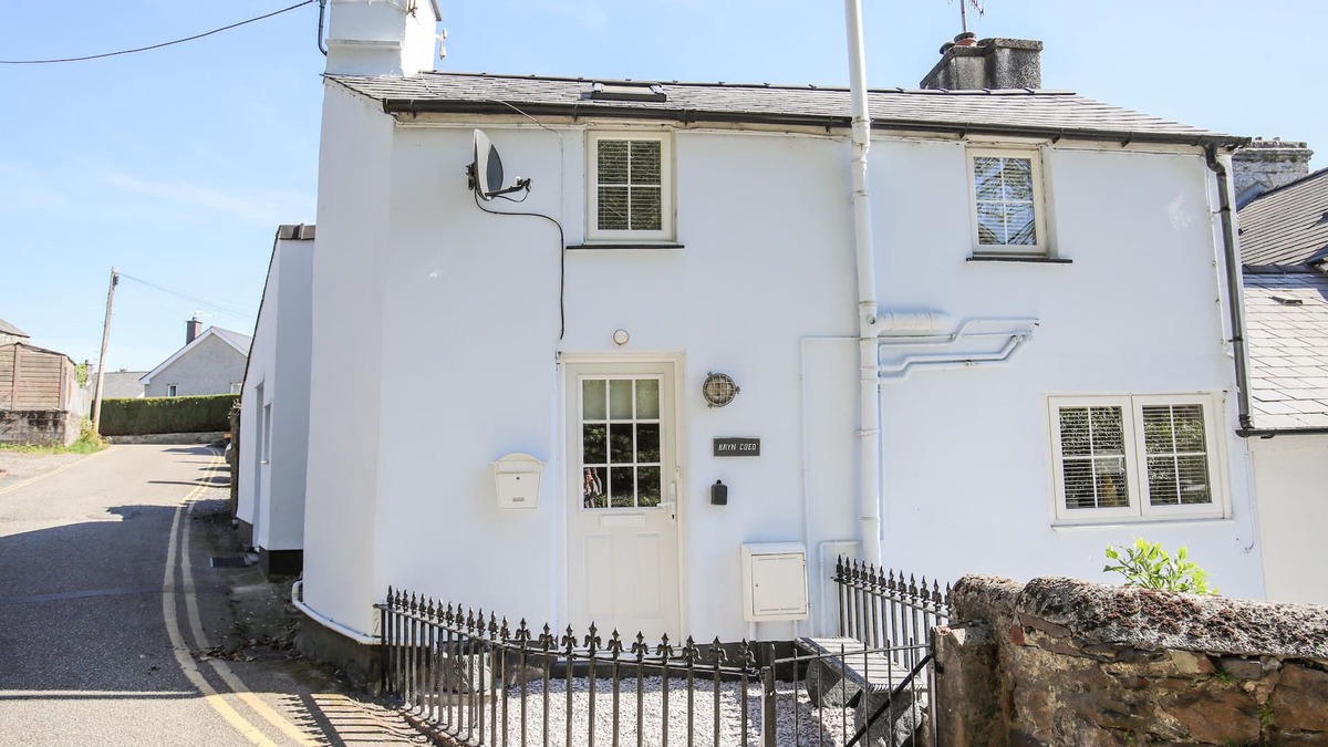 Porthmadog Cottage | BRYN COED, pet friendly, character holiday cottage in Porthmadog
