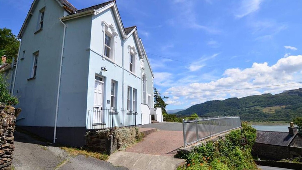 Bontddu House | Bryn Hyfryd in the beautiful Dolgellau