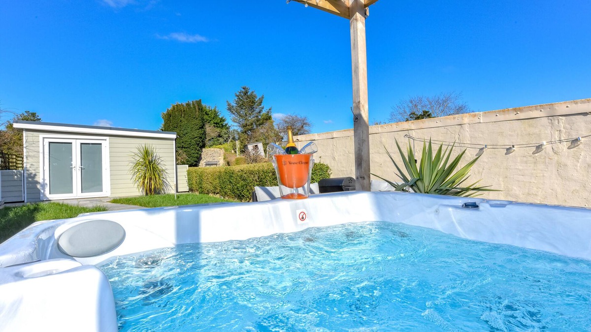 Llanbedrog House | Bryn Tirion - Three Bedroom House, Sleeps 5