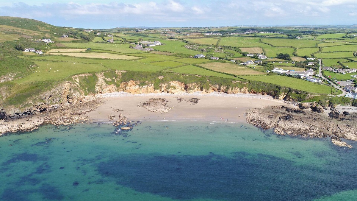Holyhead House | BRYNCOED, pet friendly, with a garden in Valley
