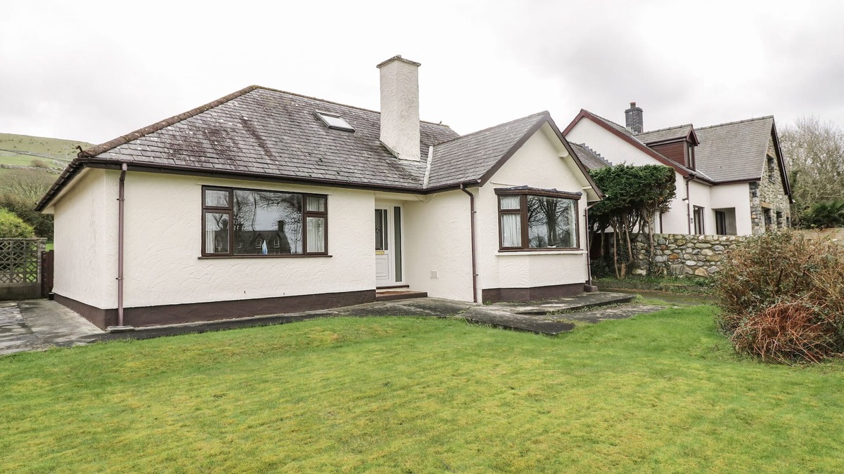 Llwyngwril Cottage | BRYNTEG, family friendly, country holiday cottage in Llwyngwril