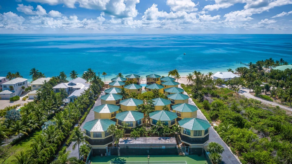 Marathon Villa | BS Arrive any day, Beach & Pool Views, dock, Hot Tub, Tennis, tropical paradise