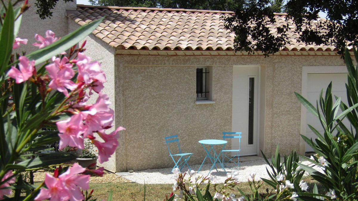 Salinelles House | Btw Cévennes and Camargue, 30 min from the beaches, spacious bed and breakfast