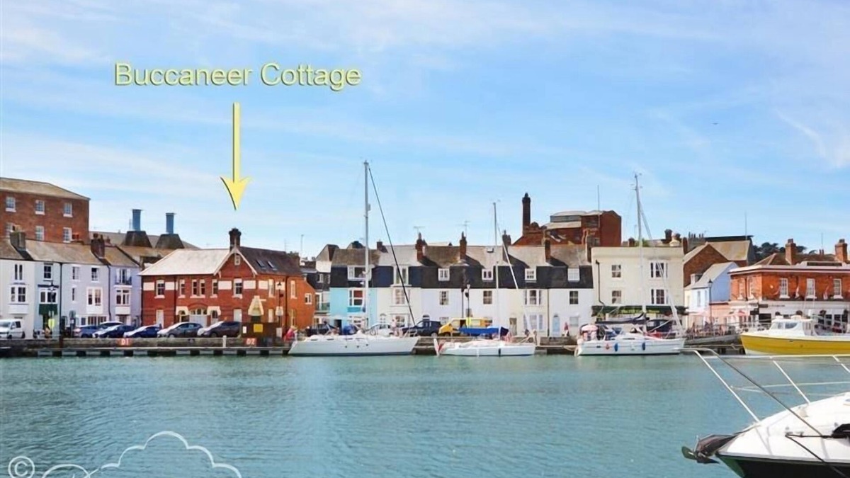 Weymouth Cottage | BUCCANEER COTTAGE, pet friendly in Brewers Quay Harbour