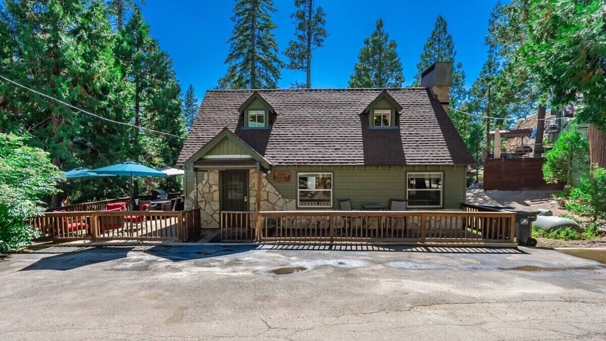 West Village Cabin | Buckeye Bear's Den-AC*-Walking Distance to town