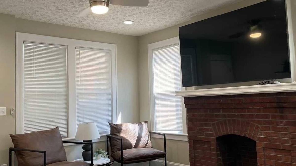 University District Apartment | Buckeye Inspired 4 Bedroom Modern Unit