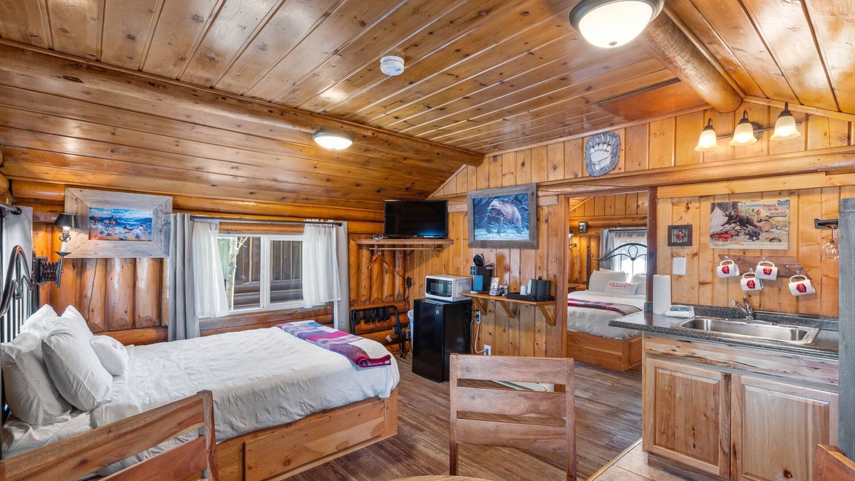 West Yellowstone Cabin | Bucking Moose Elk Cabin (#12)