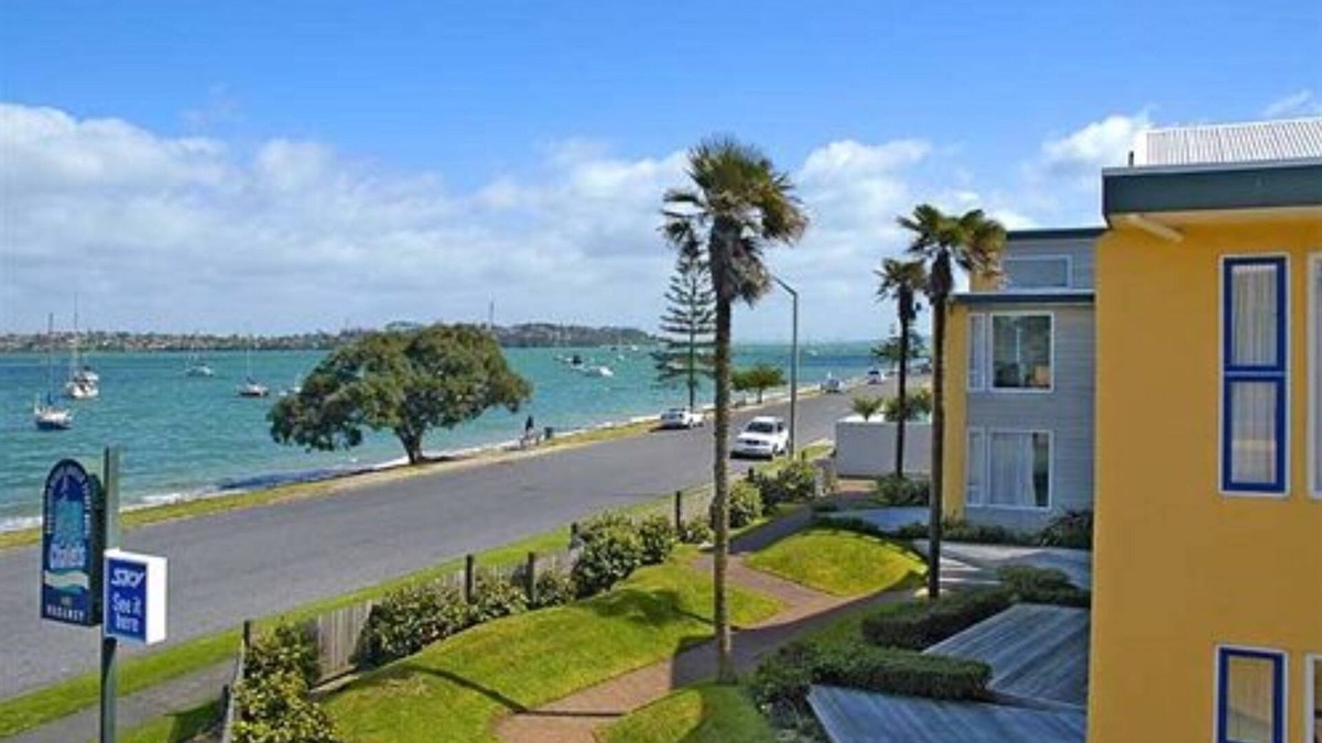 Bucklands Beach Hotel | Bucklands Beach Waterfront Motel