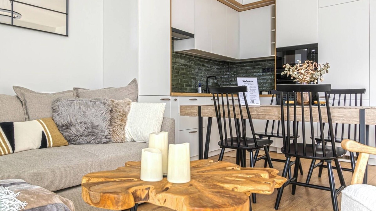 Vizivaros Apartment | Buda Side Charming 2-bedroom apartment with WiFi, AC in lovely Budapest