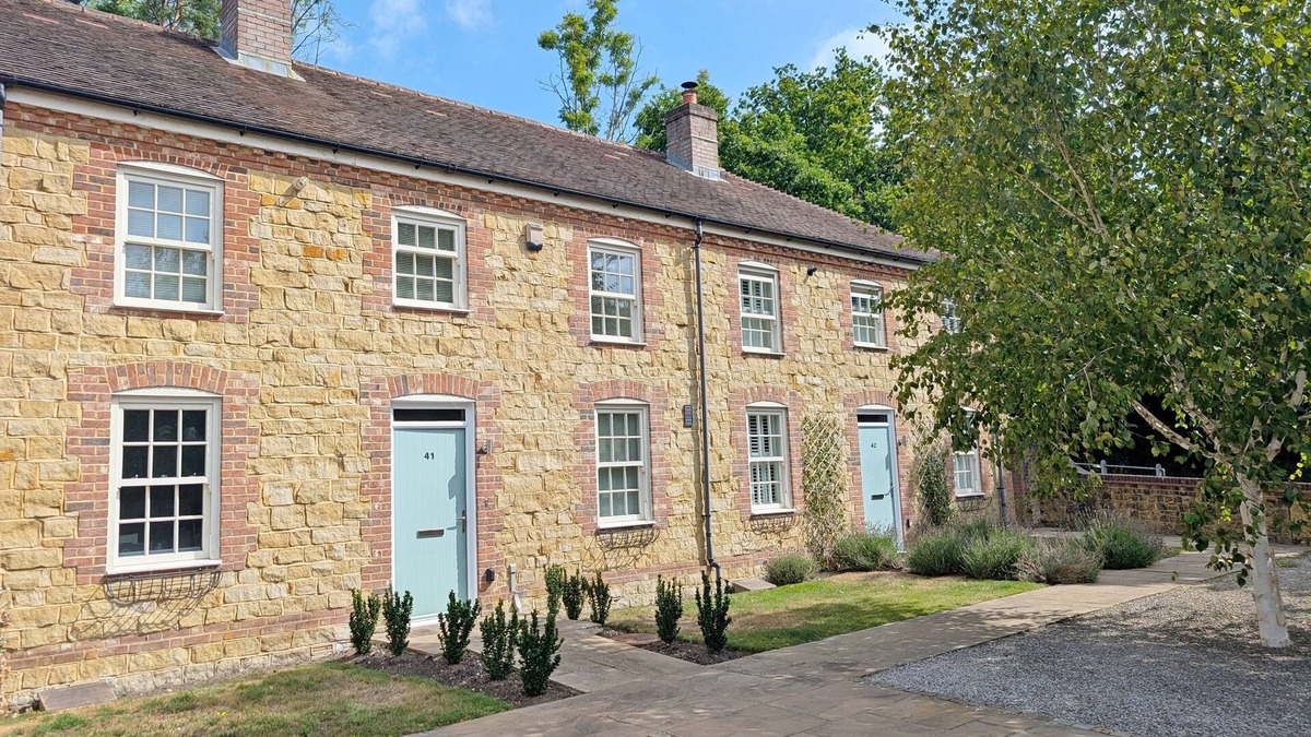 Easebourne Cottage | Budgenor Lodge - Midhurst - a family house that sleeps 4 guests in 2 bedrooms