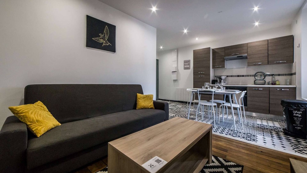 Charleville-Mezieres Apartment | Budget apart downtown with parking