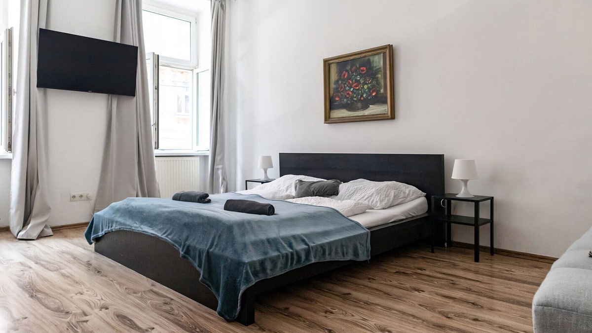 Rudolfsheim-Funfhaus Apartment | Budget Apartment with the Best Location