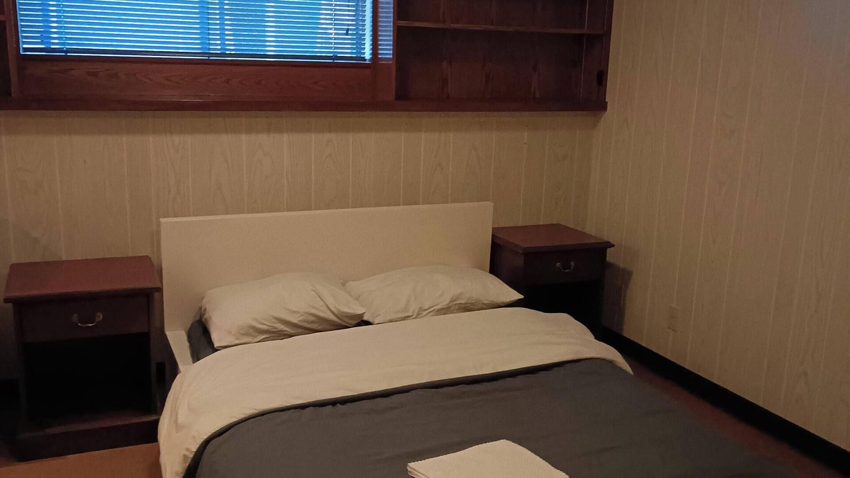 Burnaby House | Budget basement room with shared washroom