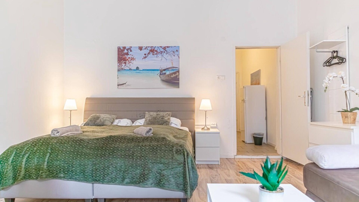 Rudolfsheim-Funfhaus Apartment | Budget-Friendly 2BR Apt. with Great Location