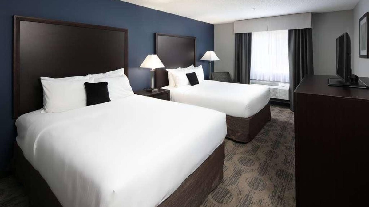 Sequim Resort | Budget-Friendly Accommodations with Free Parking, Wifi, and Pool