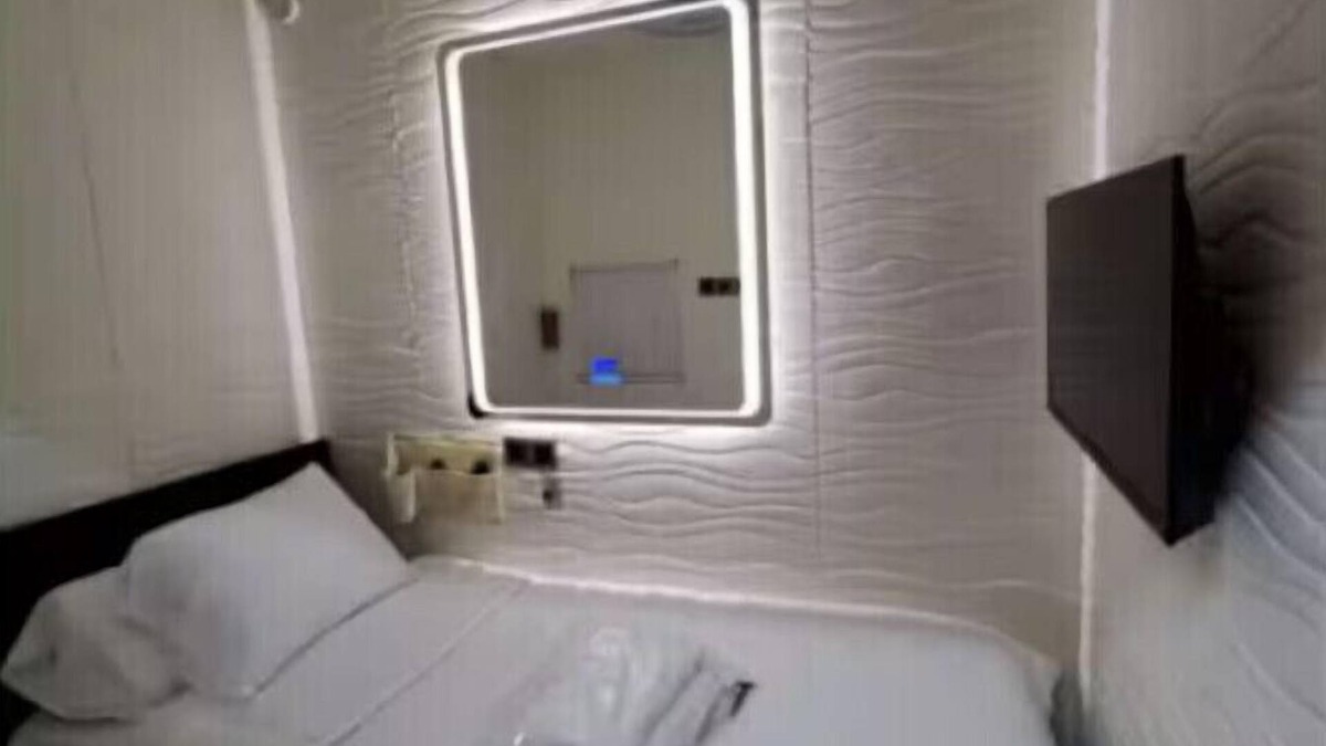 South Loop Hotel | Budget-Friendly Stay and Free Coffee | Downtown
