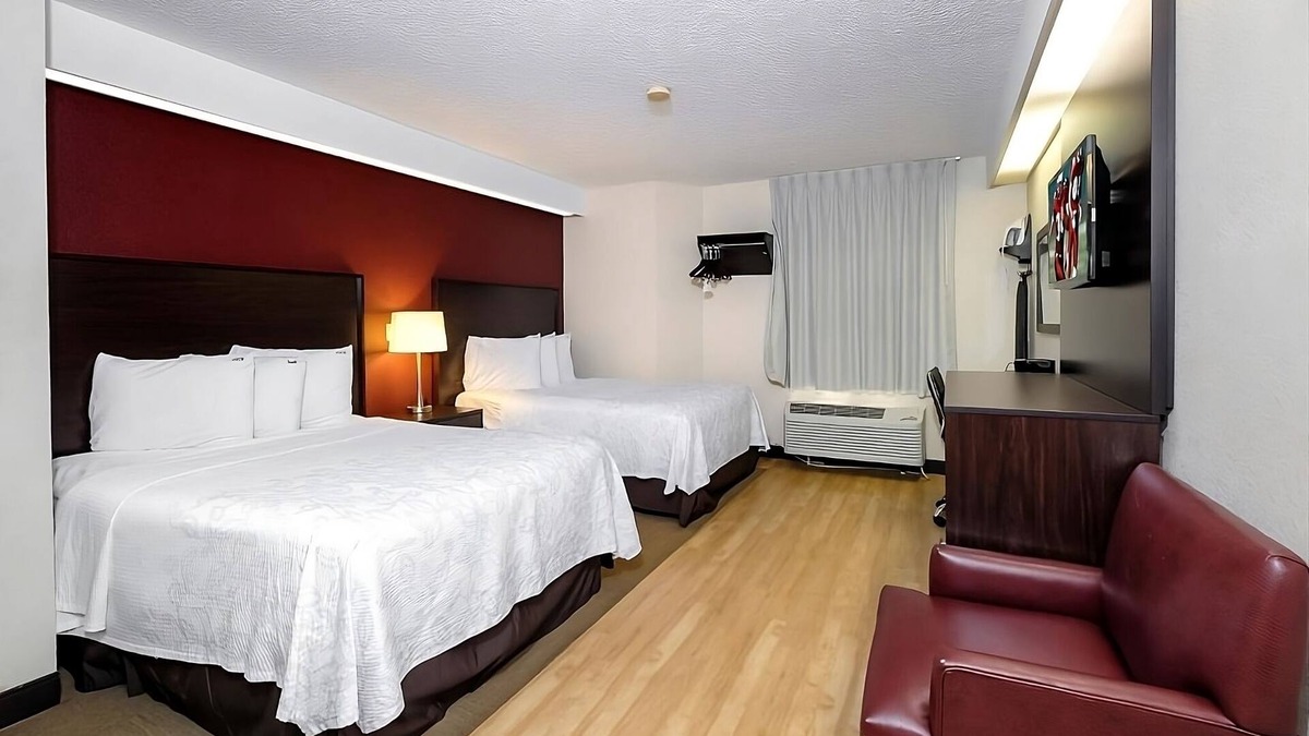 Palm Coast Hotel | Budget-Friendly Suites Close to Florida Agricultural Museum w/Pool & Hot Tub!