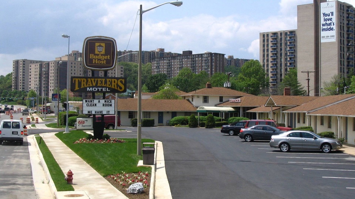 Huntington Hotel | Budget Host Travelers Motel