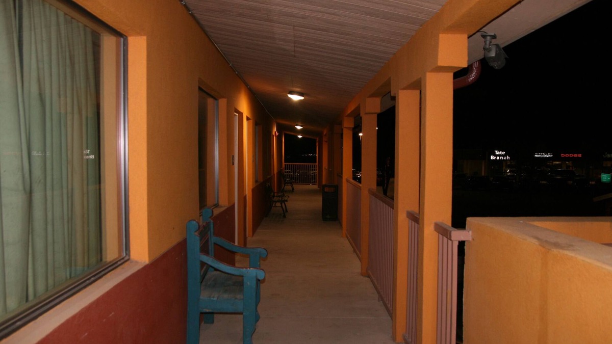 Artesia Hotel | Budget Inn