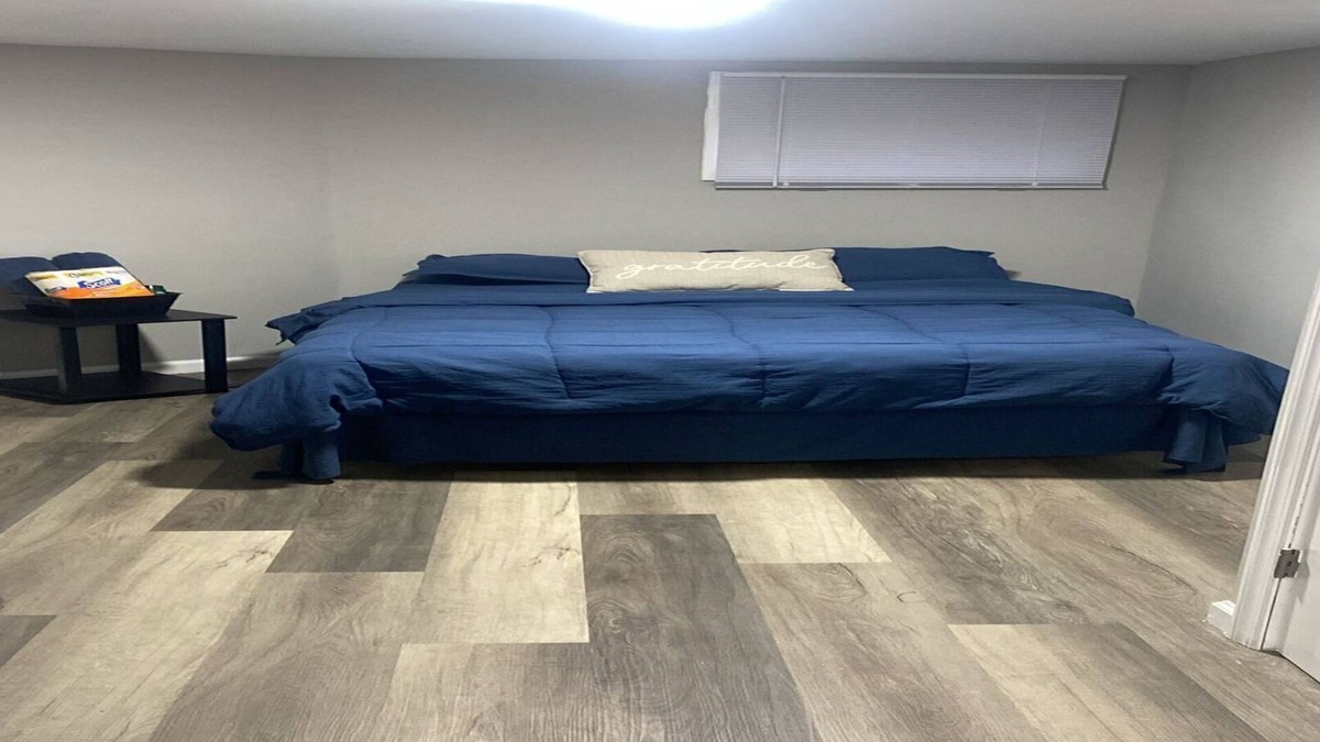 Newark Bed & Breakfast | Budget private Room G