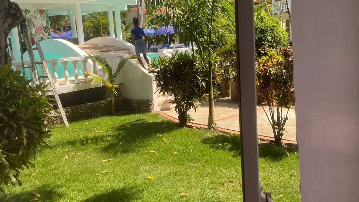 Cabarete Hotel | Budget private rooms with ensuite bathroom in Palms Lounge Cabarete