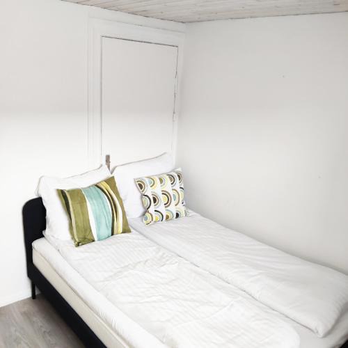 Hjørring Apartment | Budget room 5 in a central location with free parking