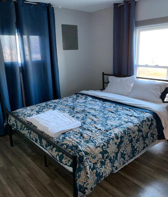 Pontiac House | Budget Room in Pontiac House near Downtown Pontiac Affordable to Stay