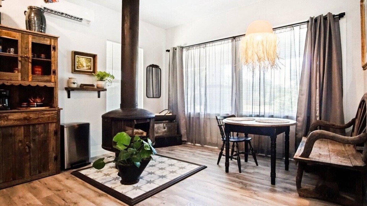 Central Oklahoma City Apartment | Budget Studio Near Paseo | $1600/month | Kitchenette + Queen Bed