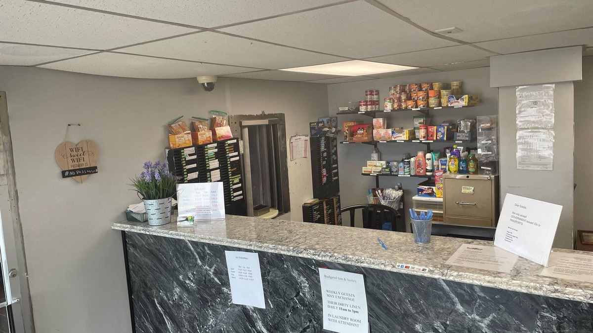 Bashford Manor Hotel | Budgetel Inn & Suites