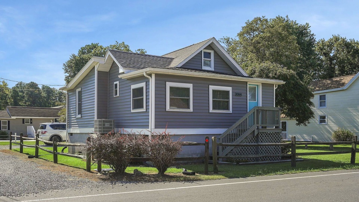 Chincoteague Cottage | Bue Crab Bungalow - Charming in-town cottage!