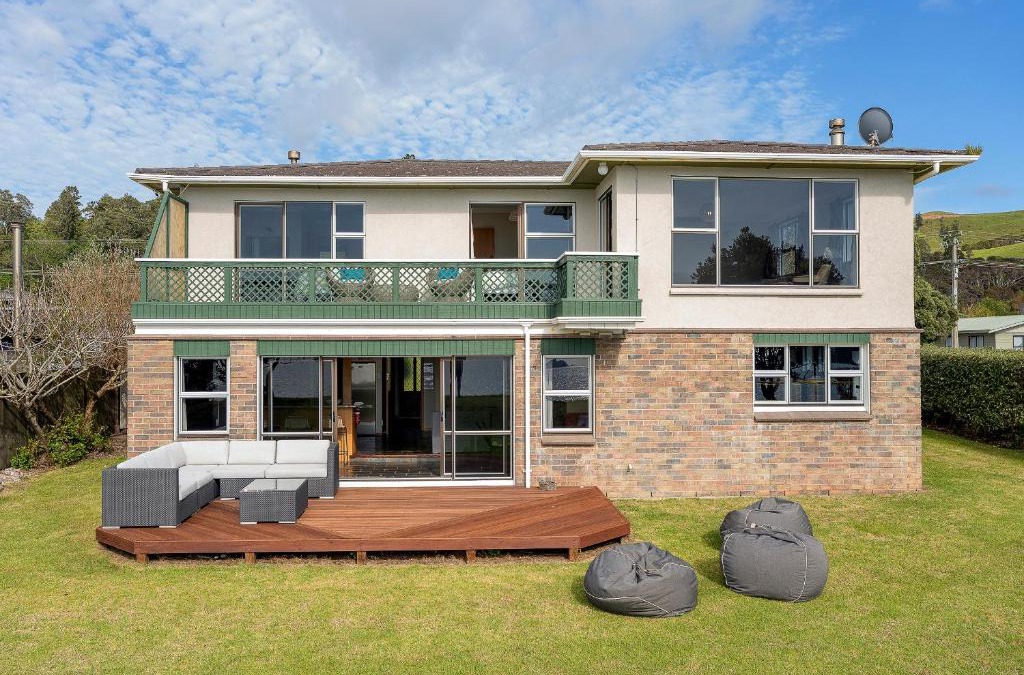 Whitianga House | Buffalo Hill - Whitianga Holiday Home